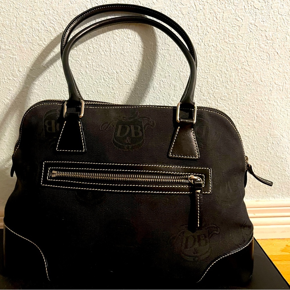 Dooney & Bourke authentic purse bag in excellent like new condition!